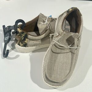 Hey Dude Youth Y4-L5 Wally Chambray Camodino NWT